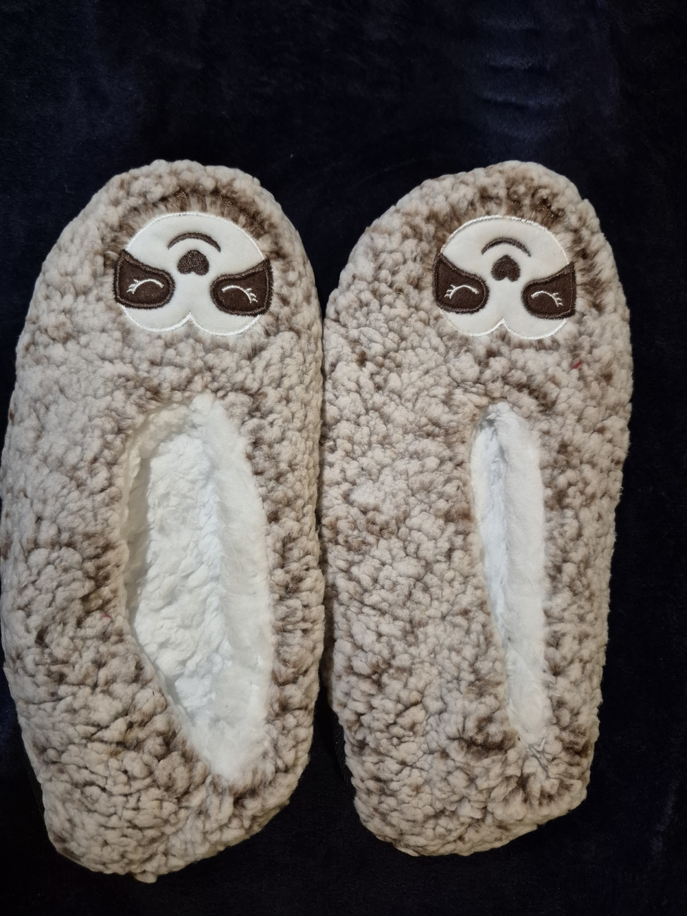 SHEIN Beige Sloth Plush Kids Slippers
